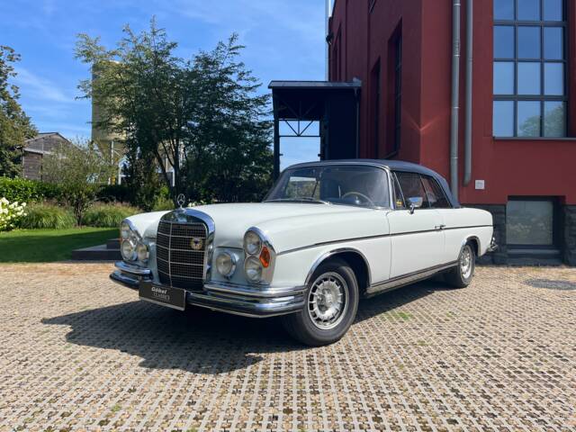 Imagen 1/29 de Mercedes-Benz 280 SE (1968)