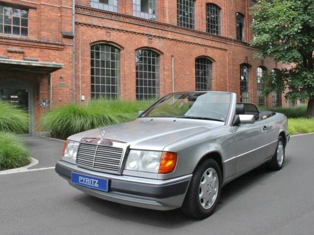 Image 1/19 of Mercedes-Benz 300 CE-24 (1992)