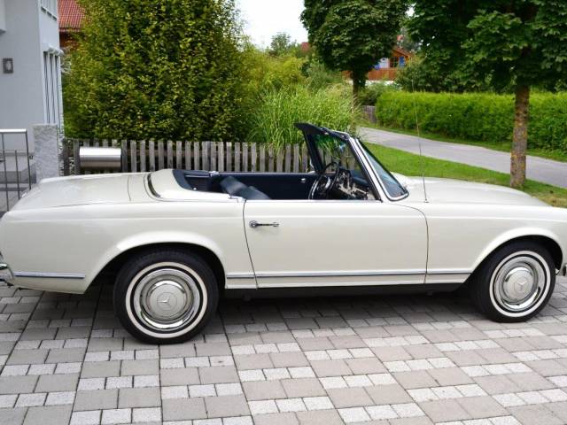 Mercedes-Benz 230 SL