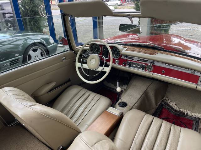Mercedes-Benz 230 SL