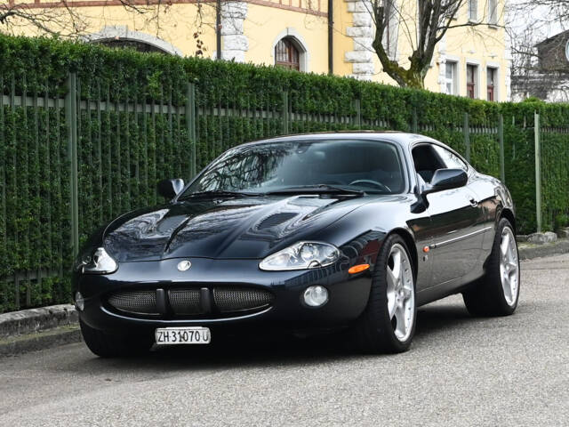 Immagine 1/51 di Jaguar XKR (2002)