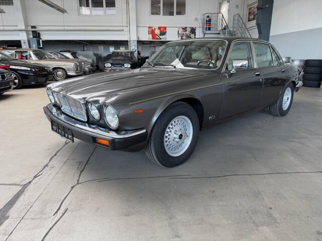 Jaguar XJ 12