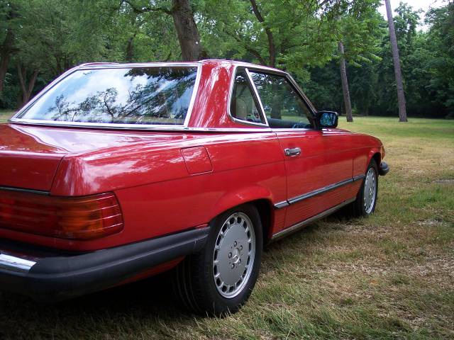 Mercedes-Benz 560 SL