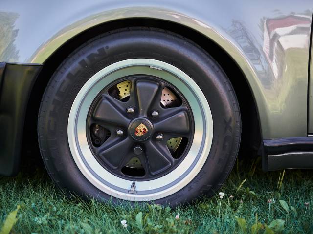Porsche 911 Turbo 3.3