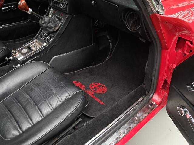Alfa Romeo 2000 Spider Veloce