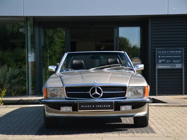 Mercedes-Benz 560 SL