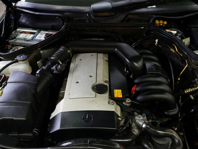 Mercedes-Benz E 320