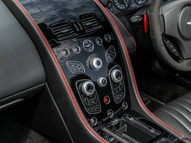 Aston Martin DB 9 GT Volante