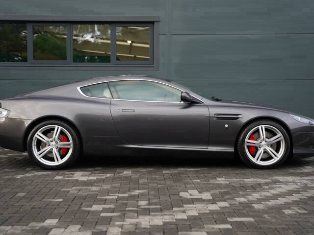 Aston Martin DB 9