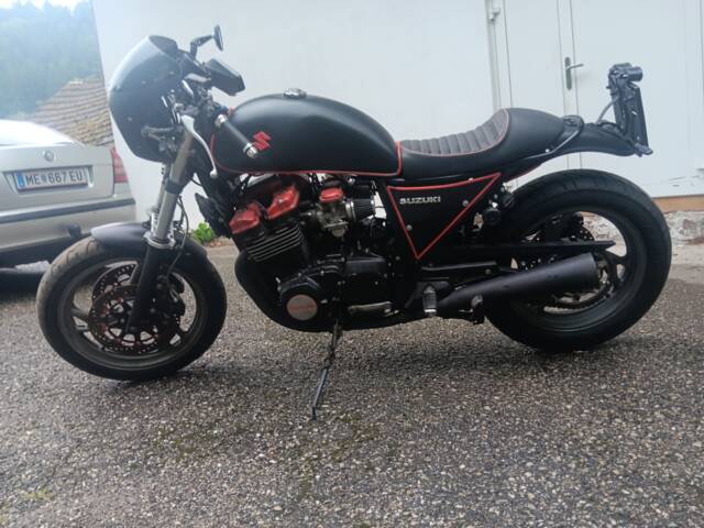 Suzuki GSX 750
