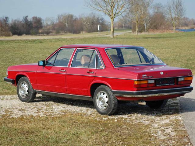 Audi 100