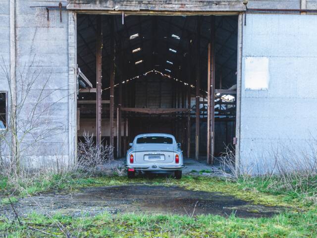 Aston Martin DB 6