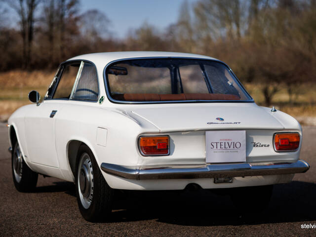 Alfa Romeo Giulia 1600 Sprint GT Veloce