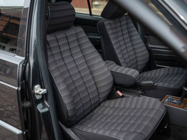 Mercedes-Benz 190 E