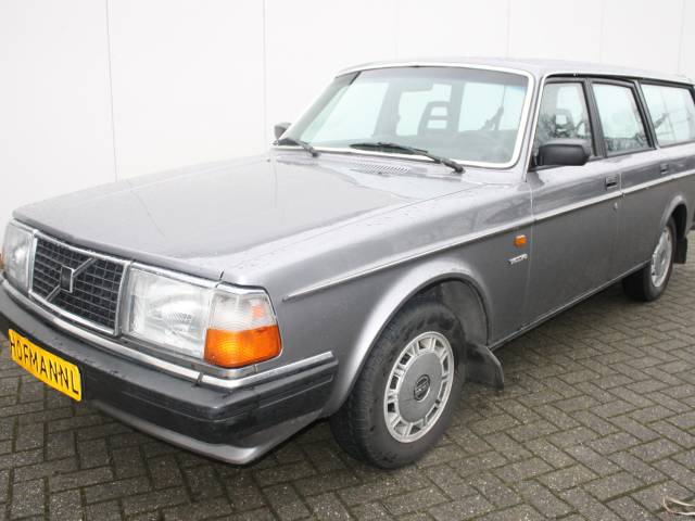 Bild 1/13 von Volvo 245 GLE (1982)