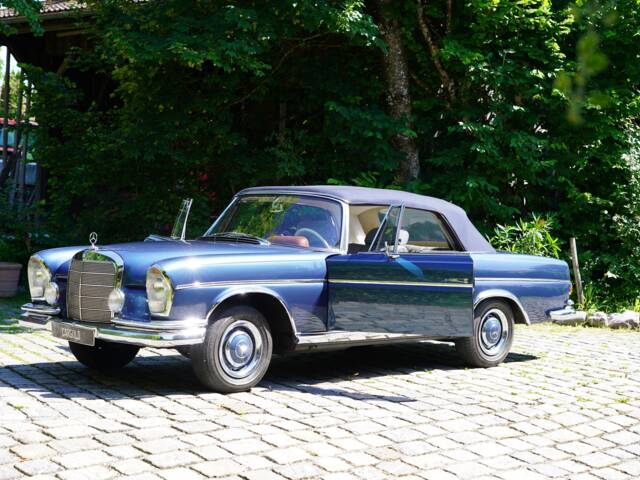 Mercedes-Benz 300 SE