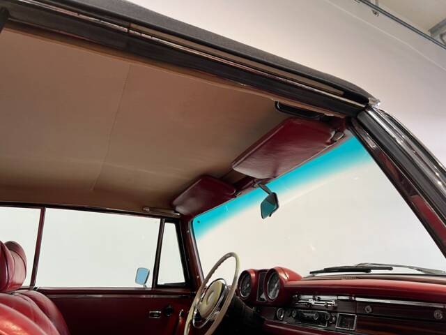 Mercedes-Benz 280 SE