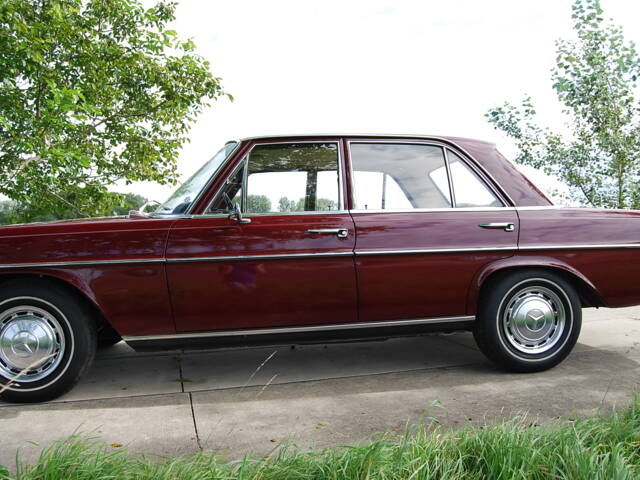Mercedes-Benz 280 SE