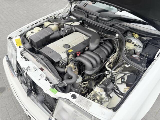 Mercedes-Benz E 320