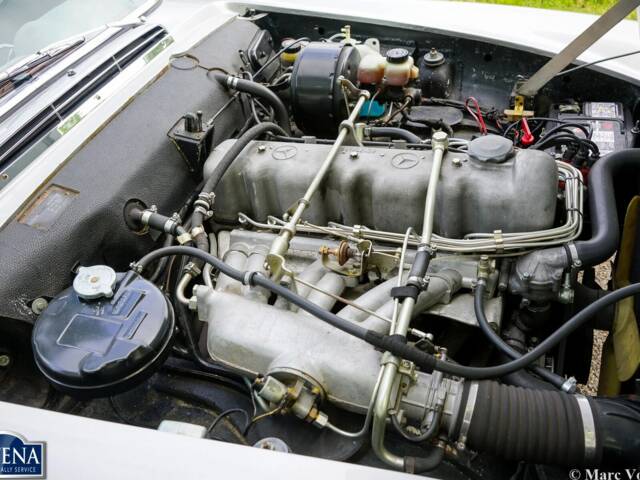 Mercedes-Benz 230 SL