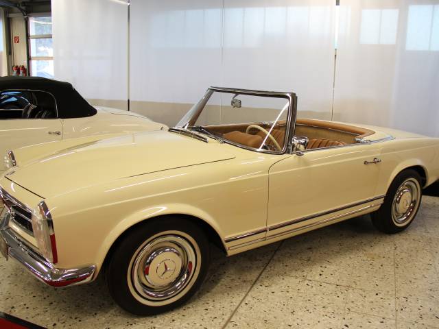 Mercedes-Benz 230 SL