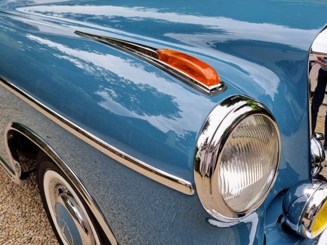 Mercedes-Benz 220 SE
