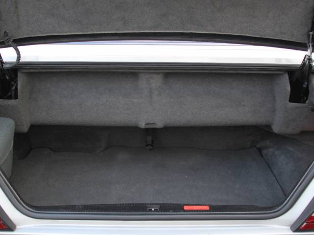 Mercedes-Benz E 320