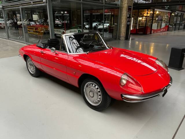 Immagine 1/33 di Alfa Romeo 1600 Spider Duetto (1967)