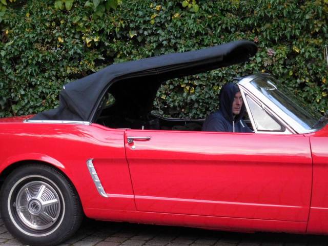 Ford Mustang 200