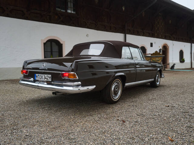 Mercedes-Benz 280 SE