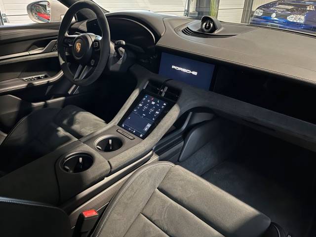 Porsche Taycan GTS Sport Turismo