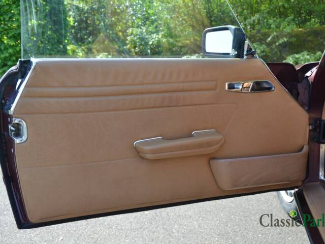 Mercedes-Benz 560 SL
