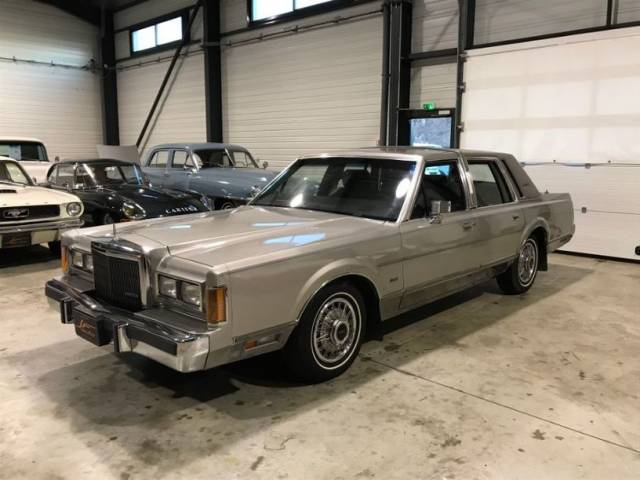 Lincoln Town Car