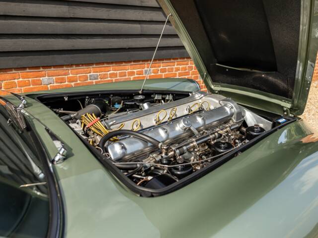 Aston Martin DB 4