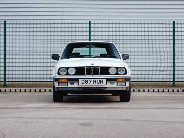 Bild 1/22 von BMW 325i (1987)