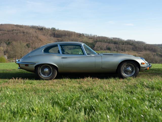 Bild 1/19 von Jaguar E-Type V12 (2+2) (1972)