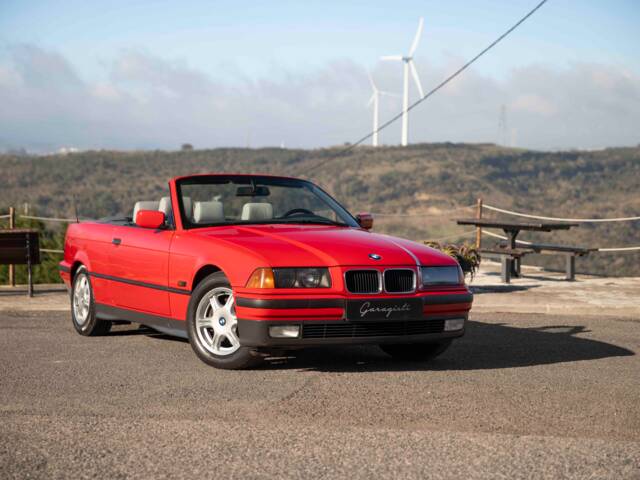 Image 1/92 de BMW 325i (1994)
