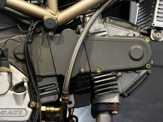 Ducati Monster 900