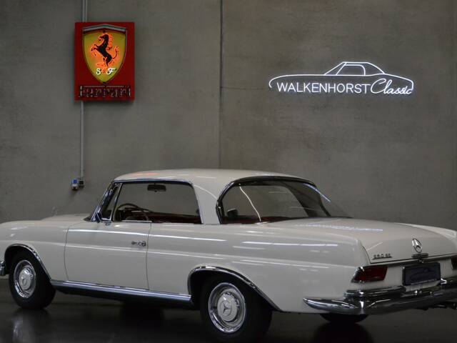 Mercedes-Benz 250 SE