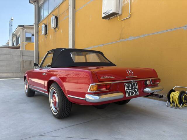Mercedes-Benz 230 SL