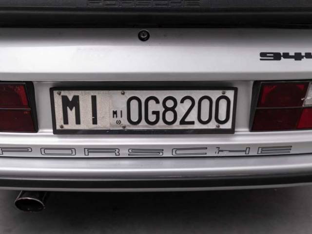 Porsche 944