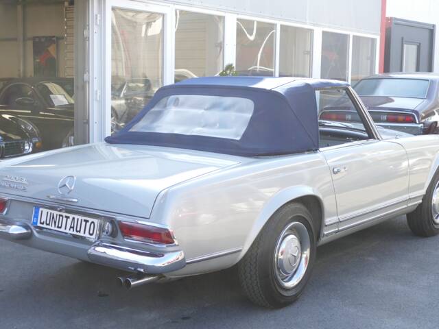 Mercedes-Benz 230 SL
