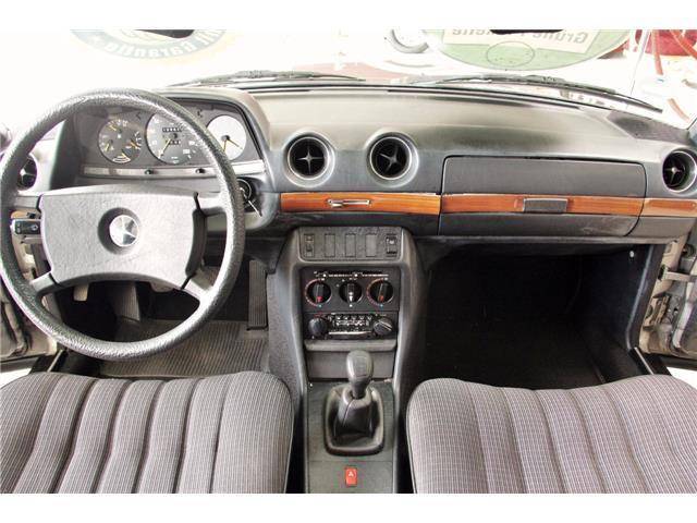 Mercedes-Benz 230 E
