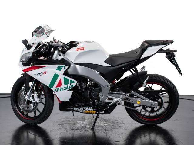 Image 1/35 de Aprilia DUMMY (2011)