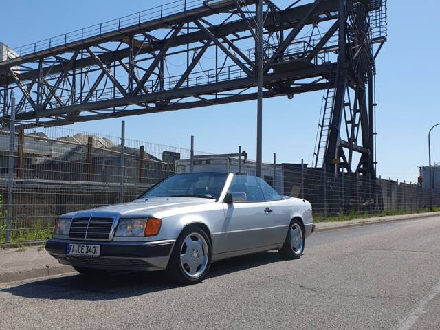 Afbeelding 1/94 van Mercedes-Benz 300 CE-24 3.4 AMG (1992)