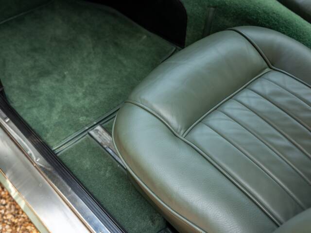 Aston Martin DB 4