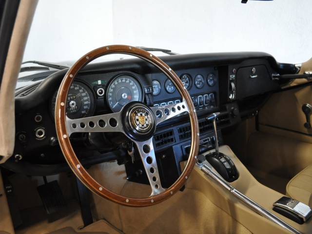 Jaguar E-Type V12 (2+2)