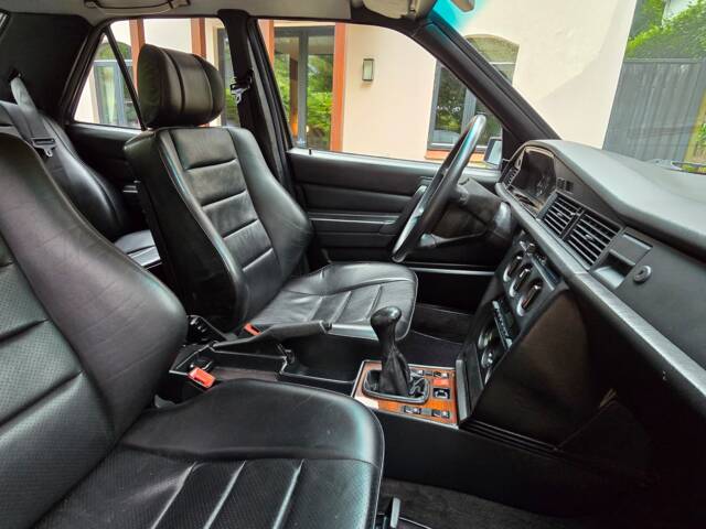 Mercedes-Benz 190 E 2.3-16