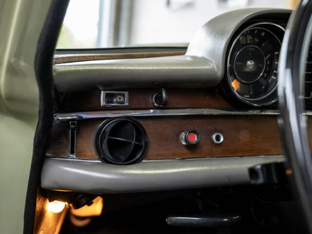 Mercedes-Benz 250 S