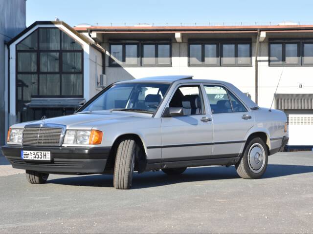 Afbeelding 1/18 van Mercedes-Benz 190 E 2.6 (1987)